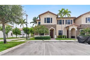8877 W 35th Ave, Hialeah, FL 33018 - MLS#A11857370