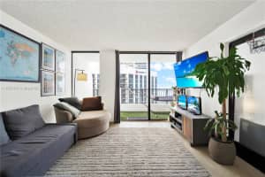 555 Ne 15th St 31e Miami, FL 33132 - MLS#A11857497
