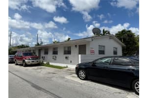 320 W 10th St 1, Hialeah, FL 33010 - MLS#A11857709