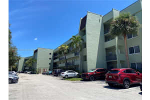 1638 Embassy Dr 306, West Palm Beach