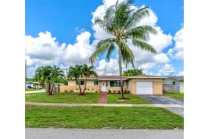 120 Nw 77th Way, Pembroke Pines