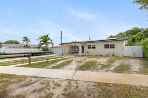 6285 W 6th Ave Hialeah, FL 33012 - MLS#A11857884