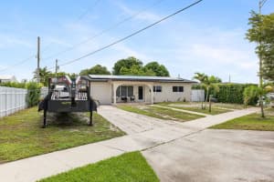 6285 W 6th Ave Hialeah, FL 33012 - MLS#A11857884