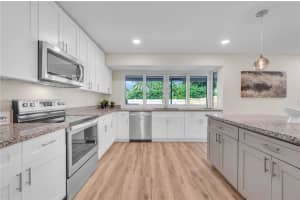 4901 W Park Rd, Hollywood, FL 33021 - MLS#A11857926