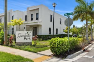 421 Nw 17th St Fort Lauderdale, FL 33311 - MLS#A11857927