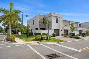 421 Nw 17th St Fort Lauderdale, FL 33311 - MLS#A11857927