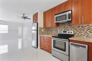 851 Meridian Ave 24 Miami Beach, FL 33139 - MLS#A11858046