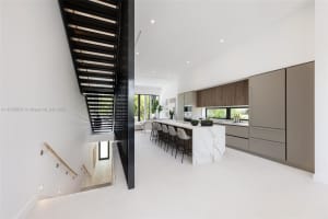 84 Sw 28th Rd 4, Miami