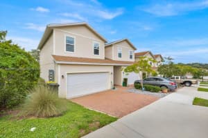 1020 Lakefront Village Dr Clermont, FL 34711 - MLS#A11858069