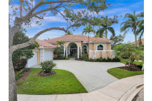 2715 Edgewater Ct Weston, FL 33332 - MLS#A11858074