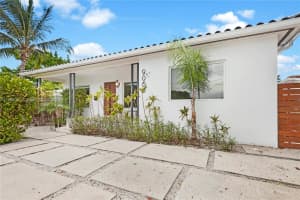 9065 Emerson Ave, Surfside, FL 33154 - MLS#A11858181