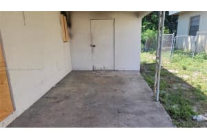 917 W 2nd St Riviera Beach, FL 33404 - MLS#A11858328