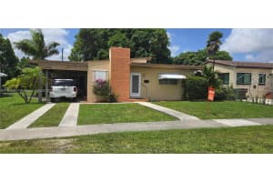 521 E 33rd St, Hialeah