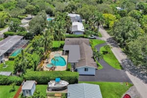 7945 SW 99th St, Miami, FL 33156 - MLS#A11858545