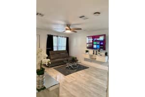 5737 Freedom St, Hollywood