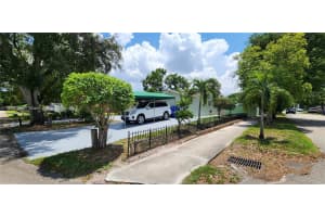 6670 Perry St, Hollywood, FL 33024 - MLS#A11858767