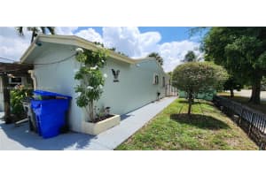 6670 Perry St, Hollywood, FL 33024 - MLS#A11858767