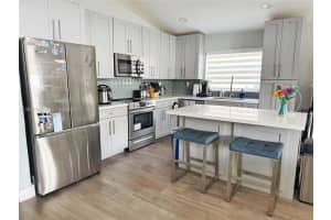 2411 Nw 184th Ter, Pembroke Pines