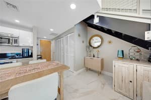 253 Ne 2nd St 427 Miami, FL 33132 - MLS#A11858797