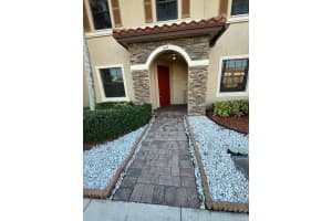 648 Se 32nd Ave 648, Homestead