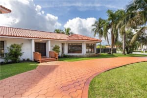 8390 SW 2nd St, Miami, FL 33144 - MLS#A11858860