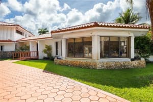 8390 SW 2nd St, Miami, FL 33144 - MLS#A11858860