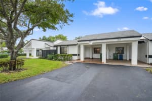 347 Fairway Cir 62, Weston