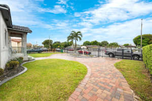 941 Nw 40th Ave Miami, FL 33126 - MLS#A11858979