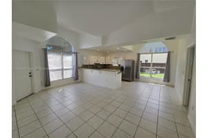 35 SW 7th St 2, Hallandale Beach, FL 33009 - MLS#A11858986