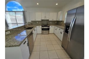 35 SW 7th St 2, Hallandale Beach, FL 33009 - MLS#A11858986