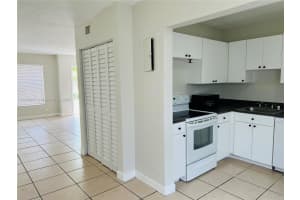 4605 NW 9th Dr 4605, Plantation, FL 33317 - MLS#A11859037
