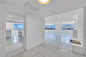 5255 Collins Ave 14D, Miami Beach, FL 33140 - MLS#A11859059