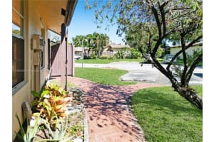 114 Essex Rd 1-36 Hollywood, FL 33024 - MLS#A11859062