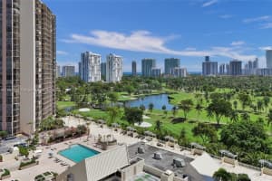 20335 W Country Club Dr 2101, Aventura