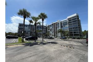 800 Parkview Dr 405, Hallandale Beach