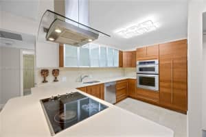20379 W Country Club Dr 1239, Aventura