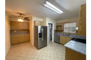 4831 NW 12th St, Lauderhill, FL 33313 - MLS#A11859337