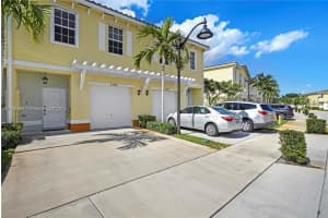 1121 Nw 41, Lauderhill