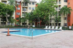 8160 Geneva Ct 205, Doral
