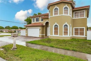 10197 SW 26th Ter, Miami, FL 33165 - MLS#A11859465