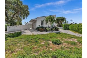 2001 Ne 122nd Rd Ph North Miami, FL 33181 - MLS#A11859515
