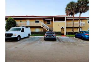 10137 Twin Lakes Dr 2-e, Coral Springs