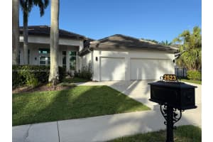 2523 Montclaire Cir, Weston, FL 33327 - MLS#A11859560