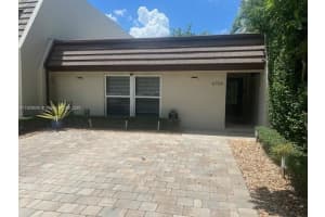 6704 Crooked Palm Ter, Miami Lakes