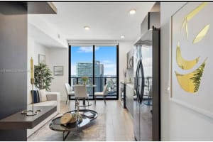 398 NE 5th St 4004, Miami, FL 33132 - MLS#A11859622