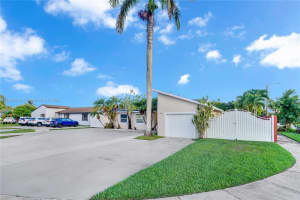 10460 Sw 165th Ter Miami, FL 33157 - MLS#A11859639