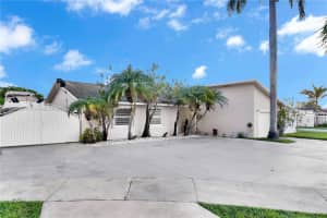 10460 Sw 165th Ter Miami, FL 33157 - MLS#A11859639