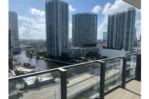 68 Se 6th St 1212, Miami
