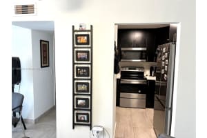 6820 W Flagler St 405, Miami
