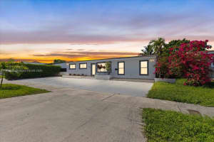 528 W 45th Pl Hialeah, FL 33012 - MLS#A11859860